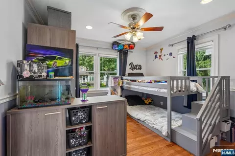 Bedroom - 122 Maplewood Ave, Wayne, NJ 07470 photo 2 of 5