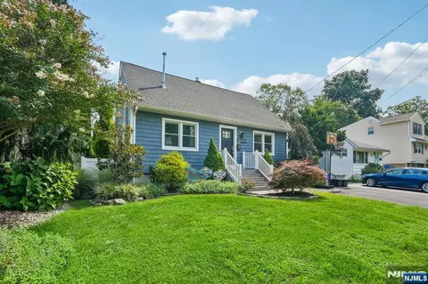 Exterior - 122 Maplewood Ave, Wayne, NJ 07470 photo 3 of 8