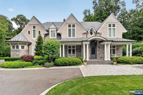 555 Miller Ct, Wyckoff, NJ 07481