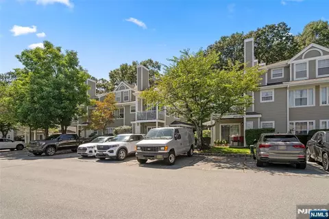 1198 Richmond Rd, Mahwah, NJ 07430