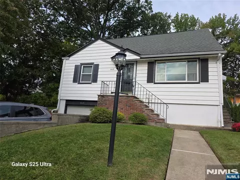 569 Center Ave, River Edge, NJ 07661