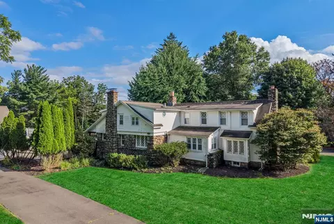 41 E Crescent Ave, Mahwah, NJ 07430