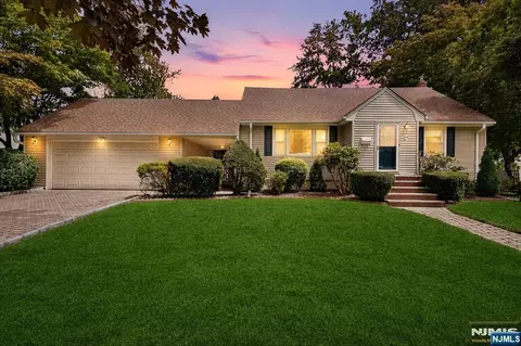 349 N Ridgewood Blvd, Township Of Washington, NJ 07676