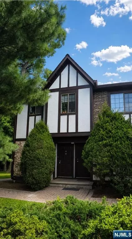201 Mark Twain Way, Mahwah, NJ 07430