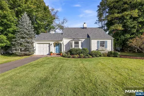 428 Oxford Ct, Ridgewood, NJ 07450