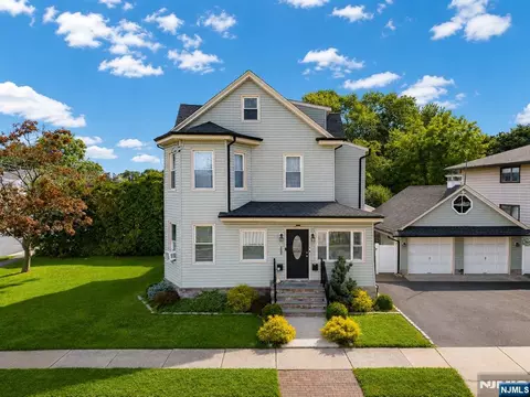 255 E 54th St, Elmwood Park, NJ 07407