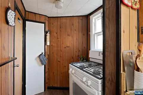Entry Way - 307 Washington Ave, Hackensack, NJ 07601 photo 1 of 3