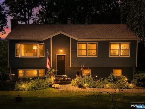 11 Hillsdale Dr, Sussex, NJ 07461