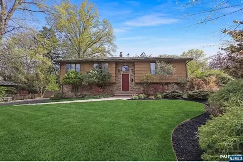 45 Lenox Ave, Demarest, NJ 07627