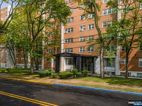39 E 39th St #2J, Paterson, NJ 07514