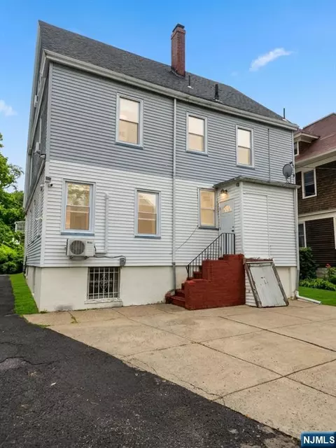 19 Cloverhill Pl, Montclair, NJ 07042