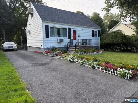 334 4th Ave, Hawthorne, NJ 07506