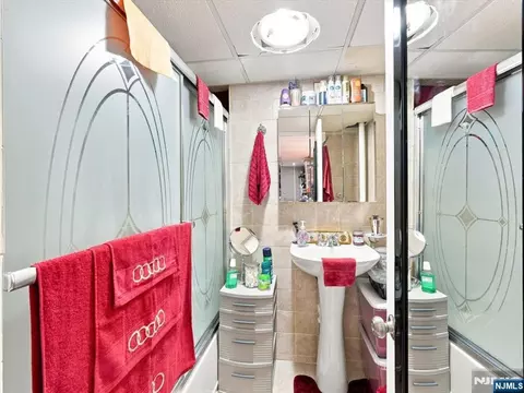 Bath - 66 Ross Ave, Hackensack, NJ 07601 photo 3 of 3