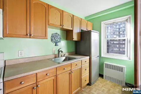 Kitchen - 280 Prospect Ave #5C, Hackensack, NJ 07601 photo 2 of 3