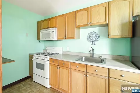 Kitchen - 280 Prospect Ave #5C, Hackensack, NJ 07601 photo 1 of 3