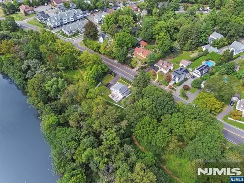 137 Schraalenburgh Rd, Harrington Park, NJ 07640