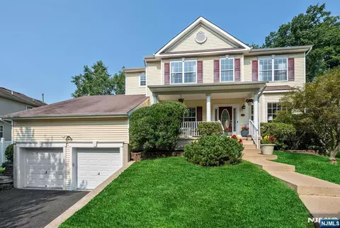 602 Skyline Dr, Lake Hopatcong, NJ 07849