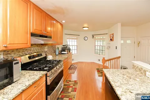 Kitchen - 27 Tanager Ct, Wayne, NJ 07470 photo 3 of 3