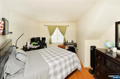 Bedroom - 27 Tanager Ct, Wayne, NJ 07470 photo 6 of 6