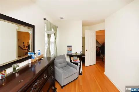 Entry Way - 27 Tanager Ct, Wayne, NJ 07470 photo 3 of 3