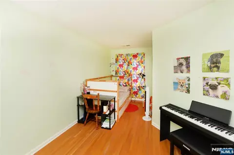 Bedroom - 27 Tanager Ct, Wayne, NJ 07470 photo 4 of 6