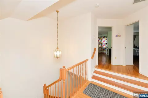 Entry Way - 27 Tanager Ct, Wayne, NJ 07470 photo 2 of 3