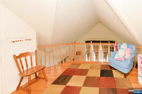 Entry Way - 27 Tanager Ct, Wayne, NJ 07470 photo 1 of 3