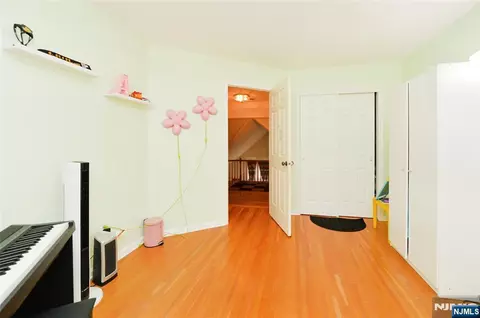 Bedroom - 27 Tanager Ct, Wayne, NJ 07470 photo 5 of 6