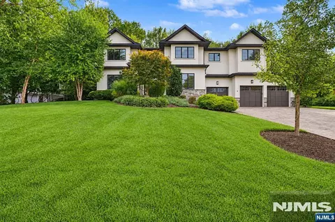 28 Leroy St, Tenafly, NJ 07670