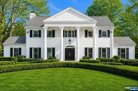 180 Tekening Dr, Tenafly, NJ 07670