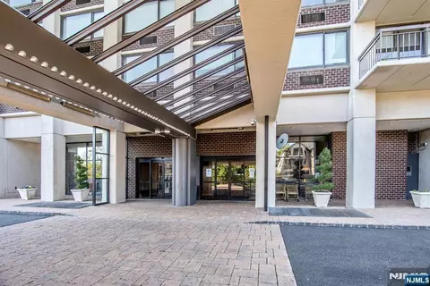 200 Old Palisade Rd #15C, Fort Lee, NJ 07024