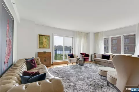 3219 City Pl, Edgewater, NJ 07020