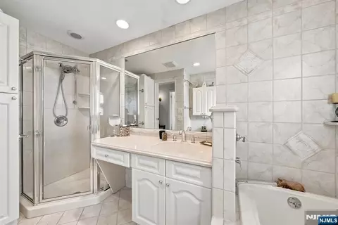 Bath - 33 Waling Dr, Wayne, NJ 07470 photo 2 of 2