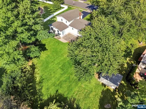 View/Area - 33 Waling Dr, Wayne, NJ 07470 photo 2 of 6