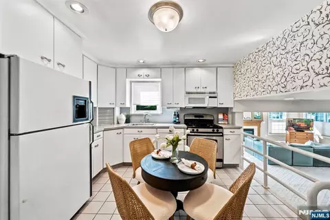 Kitchen - 33 Waling Dr, Wayne, NJ 07470 photo 2 of 2