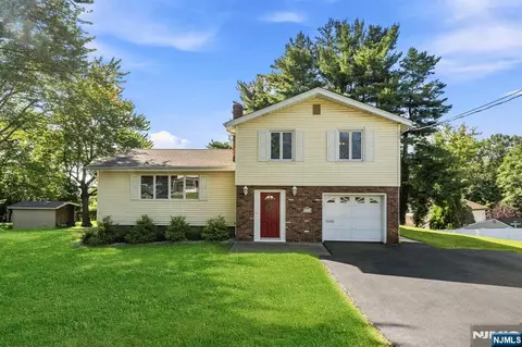 Exterior - 33 Waling Dr, Wayne, NJ 07470 photo 4 of 8