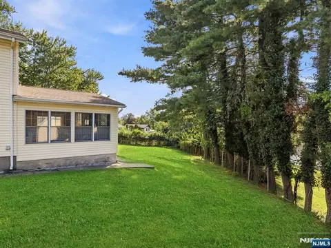 Exterior - 33 Waling Dr, Wayne, NJ 07470 photo 5 of 8