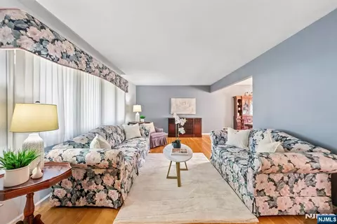 Living - 33 Waling Dr, Wayne, NJ 07470 photo 1 of 3