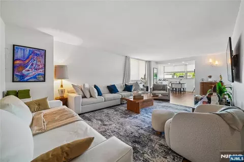 2150 Center Ave #6E, Fort Lee, NJ 07024