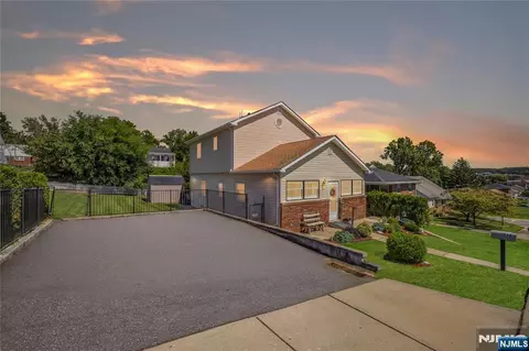 212 Gordon Ave, Totowa, NJ 07512