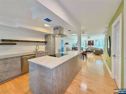 2330 5th St #8, Fort Lee, NJ 07024
