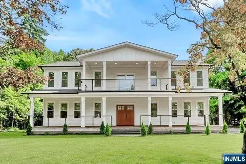 276 Werimus Rd, Woodcliff Lake, NJ 07677