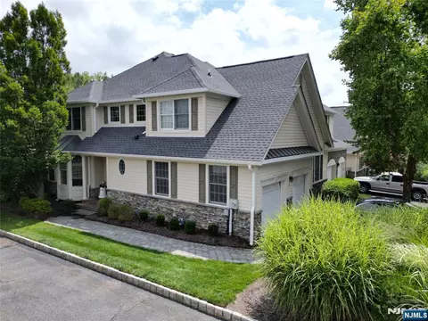 6 Schindler Ct, Saddle River, NJ 07458