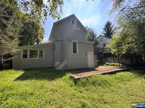 Exterior - 25 Maple Ave, Demarest, NJ 07627 photo 3 of 5