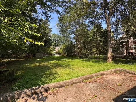 Exterior - 25 Maple Ave, Demarest, NJ 07627 photo 4 of 5