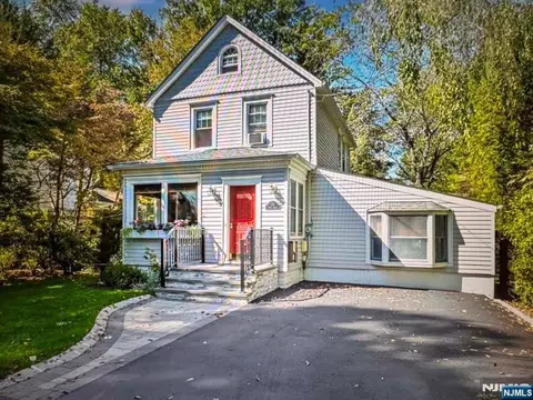 25 Maple Ave, Demarest, NJ 07627