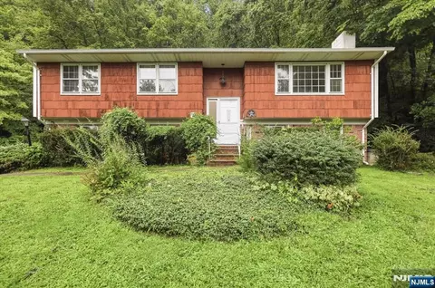 24 Hickory Rd, Ringwood, NJ 07456