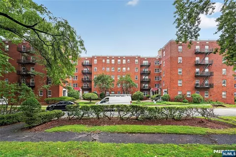 2330 Linwood Ave #1C, Fort Lee, NJ 07024