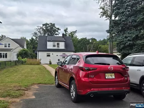 229 River Dr, Elmwood Park, NJ 07407