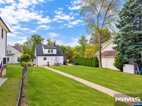 229 River Dr, Elmwood Park, NJ 07407